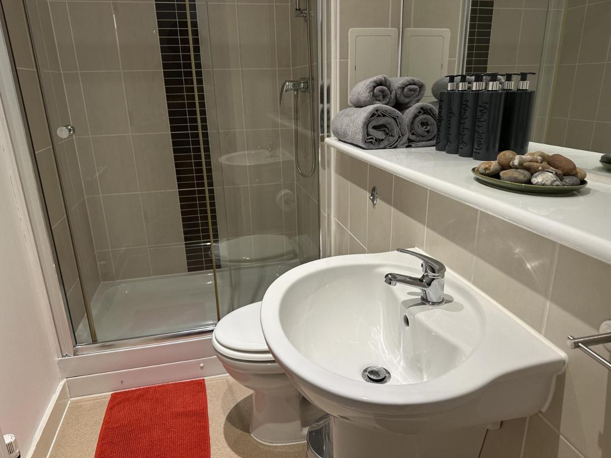 Modern, Large Independent Room With En-Suite Bathroom In Private Owned Apartment Лондон Экстерьер фото