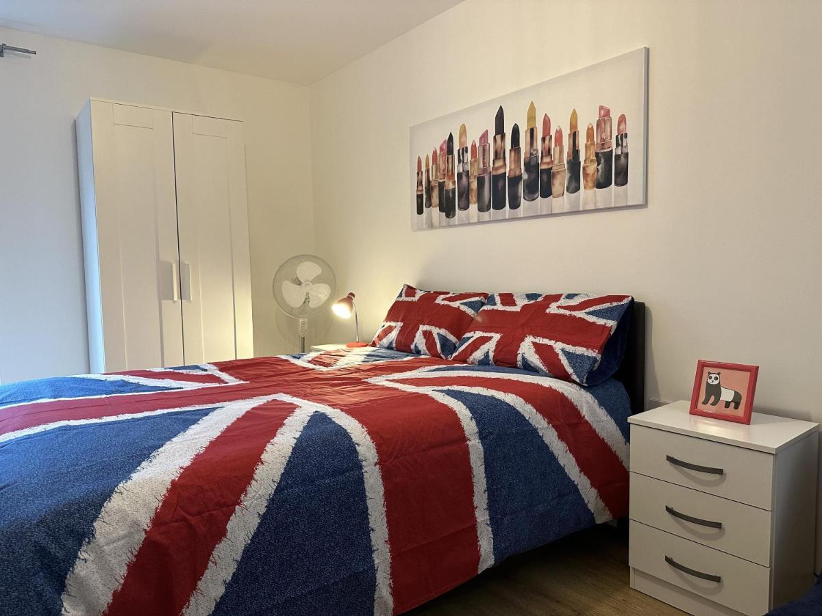 Modern, Large Independent Room With En-Suite Bathroom In Private Owned Apartment Лондон Экстерьер фото