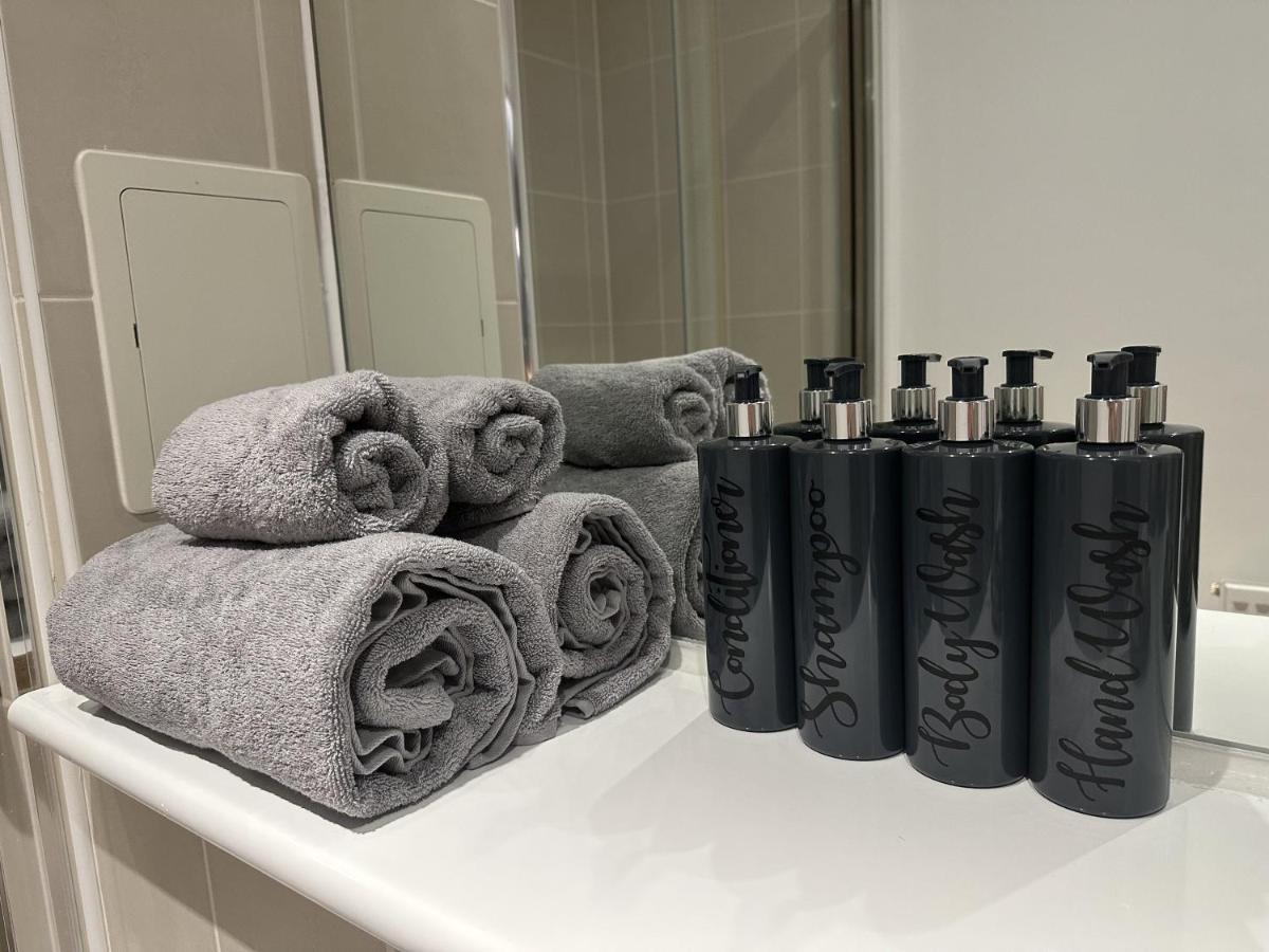 Modern, Large Independent Room With En-Suite Bathroom In Private Owned Apartment Лондон Экстерьер фото